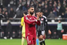 Salah fumes after bench role in Liverpool's Frankfurt win.webp