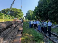 Steel bars, zinc sheets arrive in Mandalay for quake recovery.webp