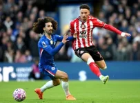 Sunderland stuns Chelsea with late 2-1 win at Stamford Bridge.webp