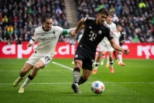 Bayern Munich crushes Mönchengladbach 3-0.webp