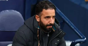 Ruben Amorim brushes off Arne Slot's comments on Man United style.webp