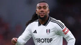 Alex Iwobi becomes the first Nigerian with 300 Premier League appearances.webp