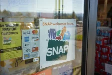 SNAP funds gone, 42M Americans told to hoard.webp