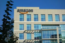 Amazon cuts 30,000 jobs for AI gains.webp