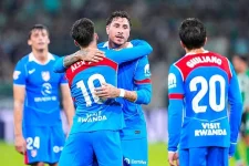 Atletico crushes Betis as Simeone ignites charge.webp
