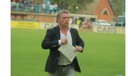 De Jongh denies disrespect after rant.webp