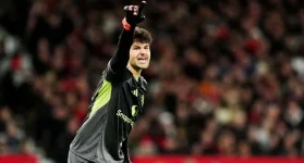 Senne Lammens, unfazed by pressure, aims for United greatness.webp