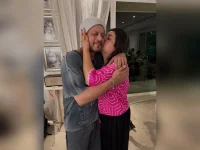 Farah Khan wishes Shah Rukh Khan a 60th birthday tribute.webp