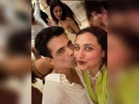 Shah Rukh Khan kicks off 60th birthday bash with friends and family.webp