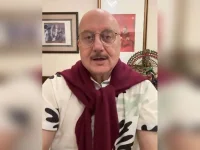 Anupam Kher recreates Mohabbatein look for SRK's 60th.webp
