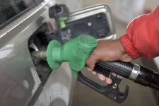 Petrol price drops again, third cut in a row.webp