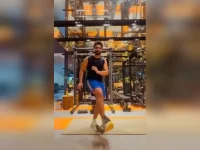Jackky Bhagnani adds a twist to the viral Jhoom Sharabi step.webp
