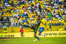 Sundowns edge Chiefs on goal difference in tight title race.webp