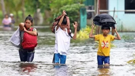 The Philippines braces for super typhoon Fung-wong after a deadly storm.webp