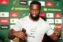 Siya Kolisi reflects on career milestone with family.webp