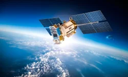 Apple plans five new satellite features for iPhones.webp