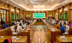 Yar Pyae meets ethnic groups in Myitkyina.webp