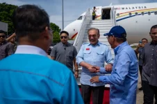 Anwar starts Sabah campaign visit.webp