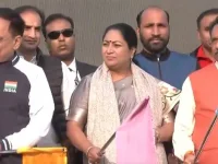 Delhi CM Rekha Gupta flags youth Namo Run.webp