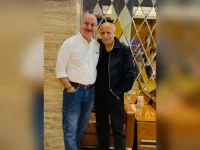 Anupam Kher meets Mahesh Bhatt at Mumbai airport.webp