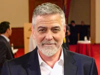 Clooney recalls wild pranks on Brad Pitt.webp