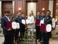 Bihar CEO gives poll winners' list to Arif Khan.webp