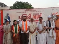 Manisha Vakil leads Vadodara unity march.webp