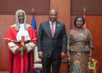 Mahama swears in Baffoe-Bonnie as Chief Justice.webp