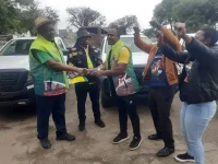 Mnangagwa gives vehicles to Zanu-PF Harare leaders.webp