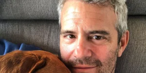 Andy Cohen films Karen Huger's interview after prison.webp