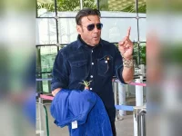 Jackie Shroff wishes Zeenat Aman on her 74th birthday.webp