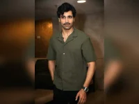 Adivi Sesh debuts retro look for 'Dacoit' shoot.webp