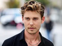 Austin Butler clarifies relationship with Emily Ratajkowski.webp