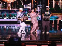 Karisma Kapoor to appear on Indian Idol's 'Heroine No. 1' episode.webp