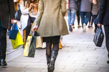 UK inflation drops to 3.6%, but food prices rise again.webp