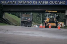 Pasir Gudang road still faces light woes.webp