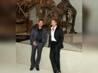 Shah Rukh and Salman Khan pose together at the Abu Dhabi museum.webp