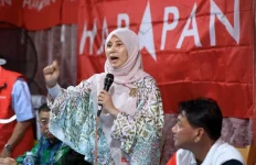 Anwar denies talks on Nurul Izzah replacing Amirudin as MB.webp