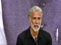 Milind Soman reveals 90s diet secrets, no tea, no meat, just fruit.webp