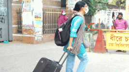 Dhaka University students evacuate halls after earthquake panic.gif