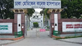 Dhaka Medical College suspends classes amid earthquake fears.webp