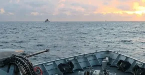 Royal Navy intercepts Russian warships in the English Channel.webp