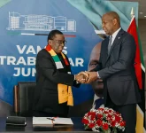 Zimbabwe and Mozambique seal trade deals to transform the region.webp