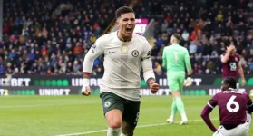 Neto and Fernandez seal an easy win as Chelsea climb to second.webp