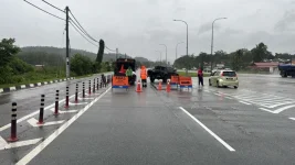 Driver dies after car skids into river in Changlun.webp