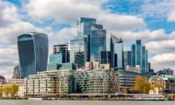 Baker McKenzie snatches top Ashurst dealmakers in London coup.webp