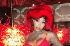 Summer Walker drops album, ignores baby mama drama.webp