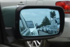 Holiday road risk rises, festive joy shadowed by deadly crashes.webp