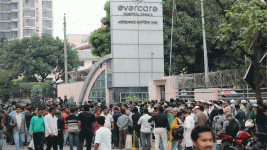 BNP crowd swells at hospital, pleas for calm brushed aside.gif