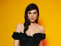 Elnaaz Norouzi shines bright, calls Riteish pure joy.webp